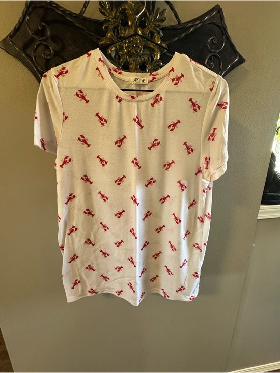 Ardene Tops - All T-shirts 3 for $30!! 🎉
Ardene White Tee with Red Lobster Print